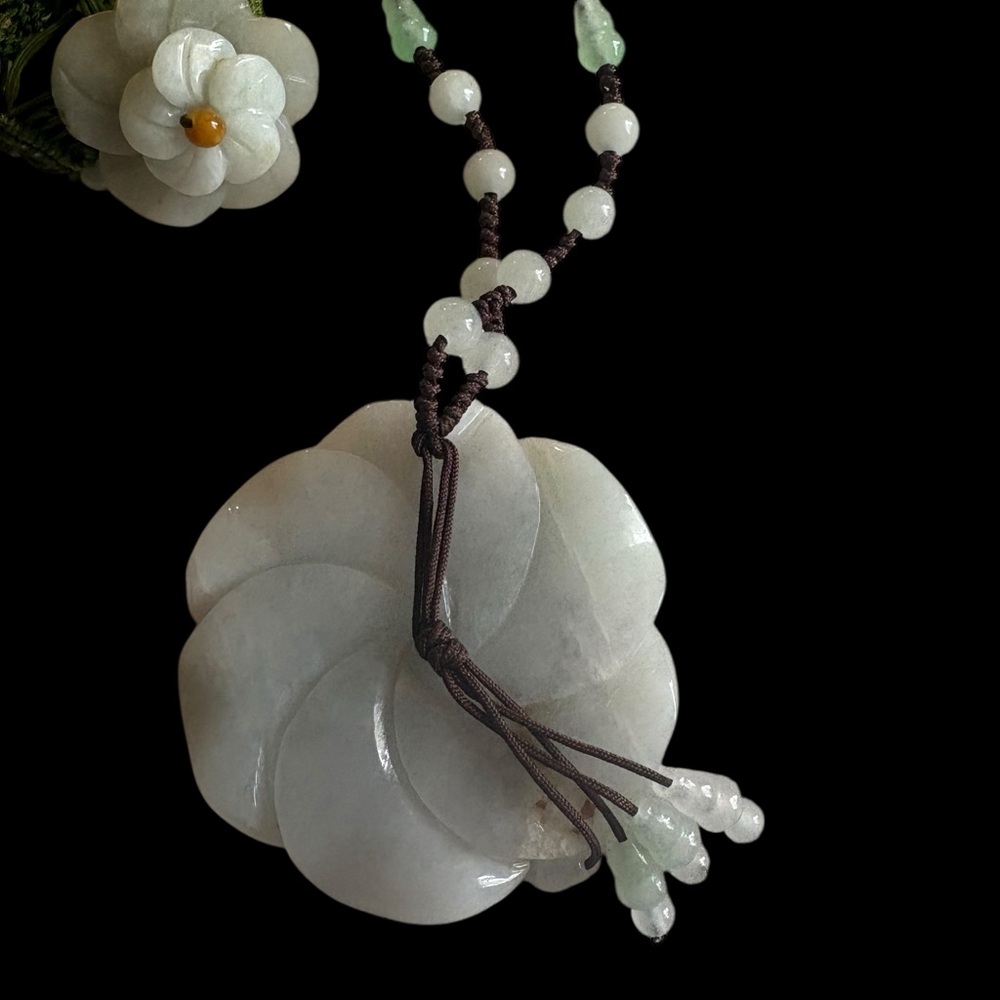 Exquisite Hand-Carved Jadeite Flower Necklace & Choker Set - Picture 3 of 10